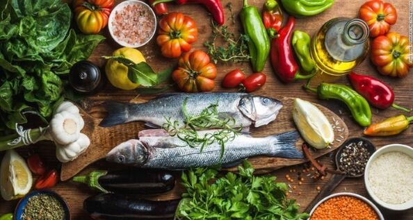 Kala ja köögiviljad on Vahemere dieedi peamised tooted kehakaalu langetamiseks. 